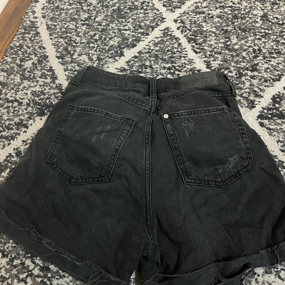 H&M Black Jean Shorts Relaxed Fit - Picture 1 of 4